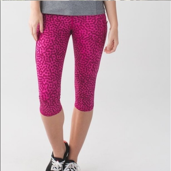 Lululemon polka dot Capri leggings - Picture 4 of 6